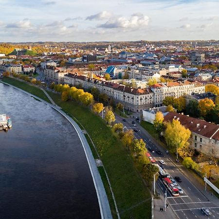 A Cozy Apartment With A Wonderful View Of The River In The Old Town Of Вильнюс Экстерьер фото