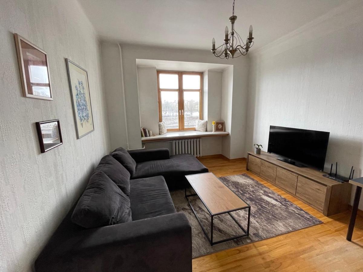 A Cozy Apartment With A Wonderful View Of The River In The Old Town Of Вильнюс Экстерьер фото