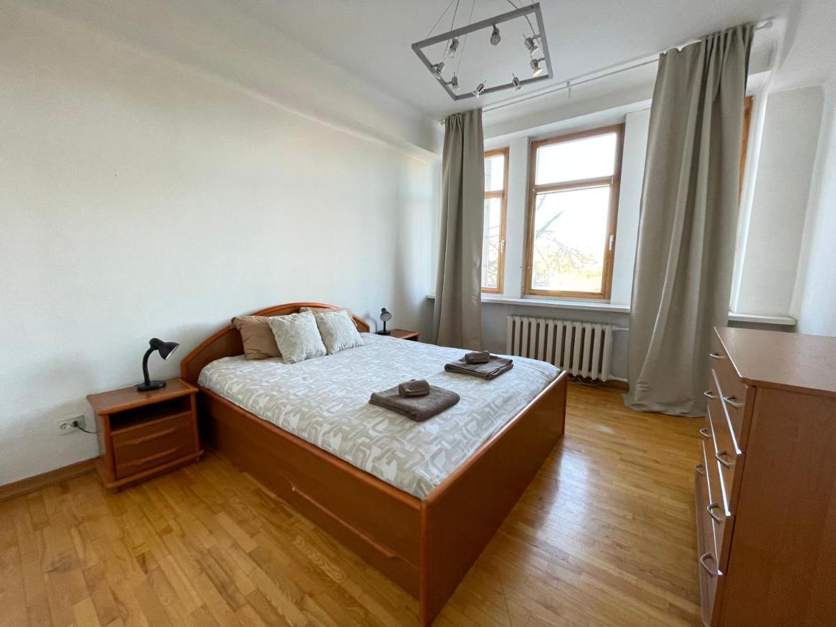 A Cozy Apartment With A Wonderful View Of The River In The Old Town Of Вильнюс Экстерьер фото