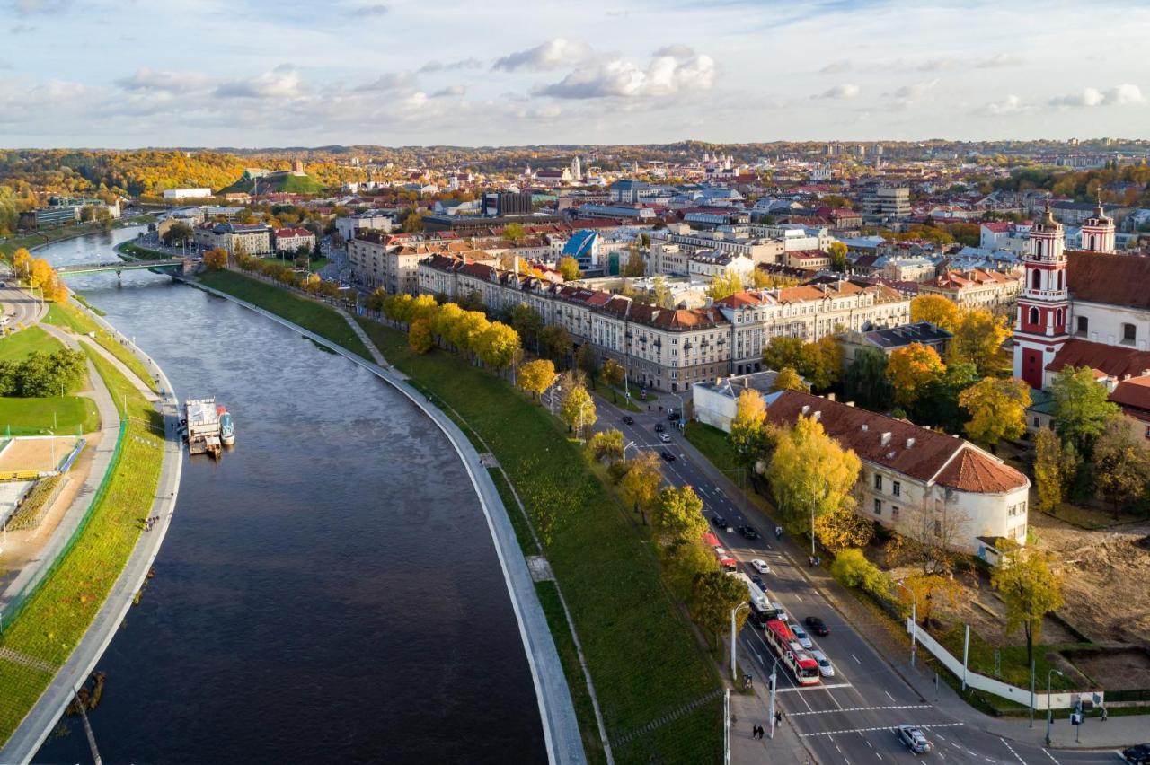 A Cozy Apartment With A Wonderful View Of The River In The Old Town Of Вильнюс Экстерьер фото